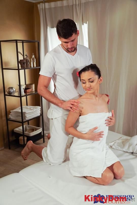 MassageRooms - Shrima Malati - Small Ukraine babe sensual oily sex [368p] (Amateur)