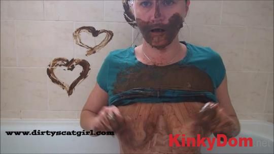 ScatShop - DirtyScatGirl - Shit in Blue Pantyhose and a T-shirt [720p] (Scat)