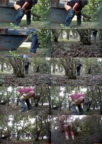Peeing-outdoors - Girls pee in the bushes [720p] (Pissing)